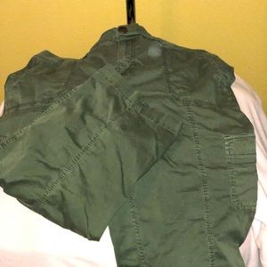 🌻 3/$20 🌻 Olive drab green cargo capri